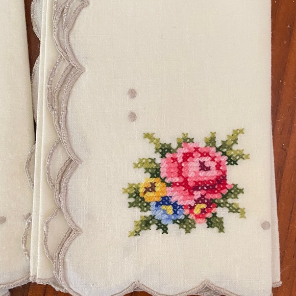 8 Vintage Embroidered Floral Napkins with Silver Trim - Picture 3 of 6